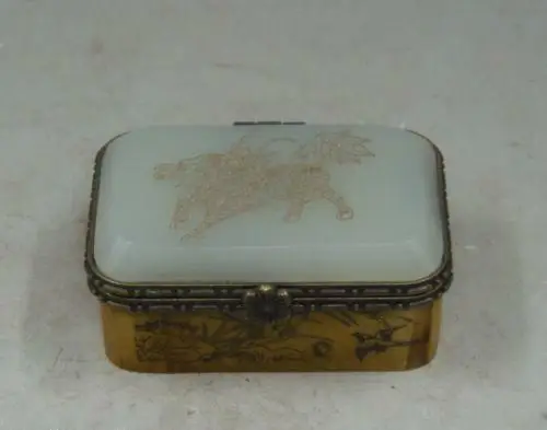 

Винтажная шкатулка ручной работы с изображением старого китайского белого нефрита дракона