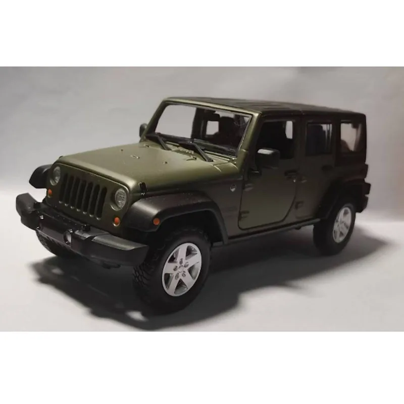 Неограниченная модель автомобиля Maisto 1:24 Rubicon 2015 warnler литые статические