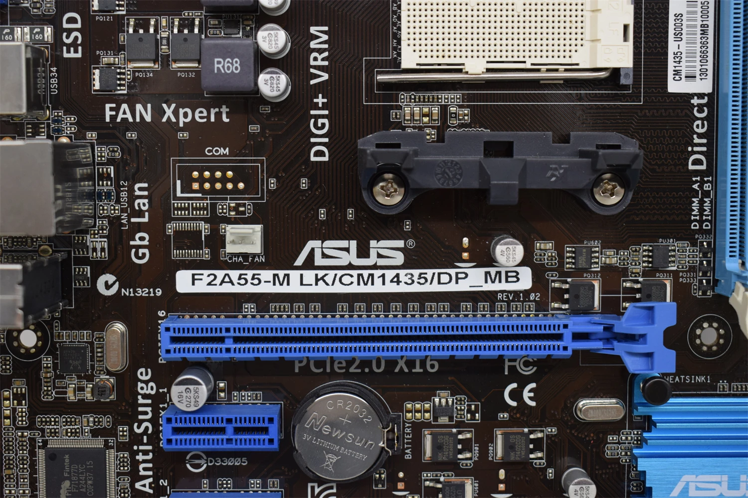 Материнская плата ASUS F2A55-M LK/CM1435 Использует чипсет AMD A55 FCH разъем FM2 поддерживает