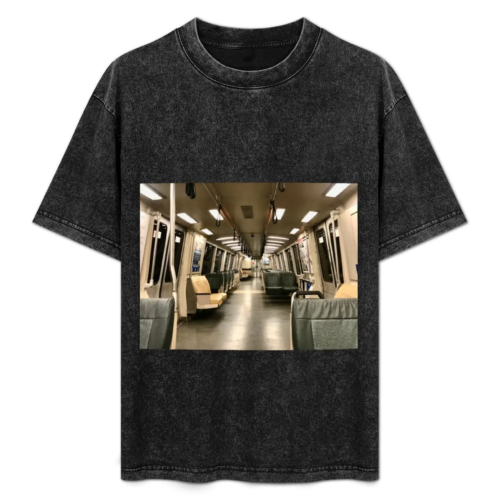 Taking BART в Сан-Франциско во время футболки Covid-19 с рисунком мужской тяжелом весе