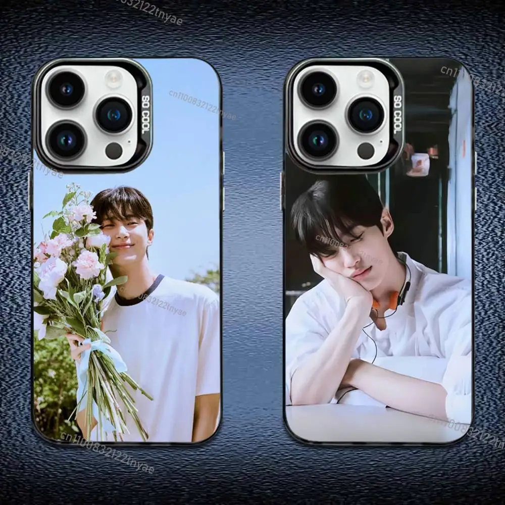 Фото Чехол B-byeon Wooseok для iPhone 17, 16, Pro, Max, e, 15, 14, Plus, 13, 12, Mini, 11, матовый, цветной, серебристый, люксовый №1