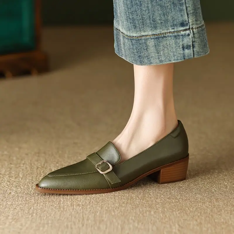 

Туфли женские из мягкой натуральной кожи на толстом каблуке, с золотым носком