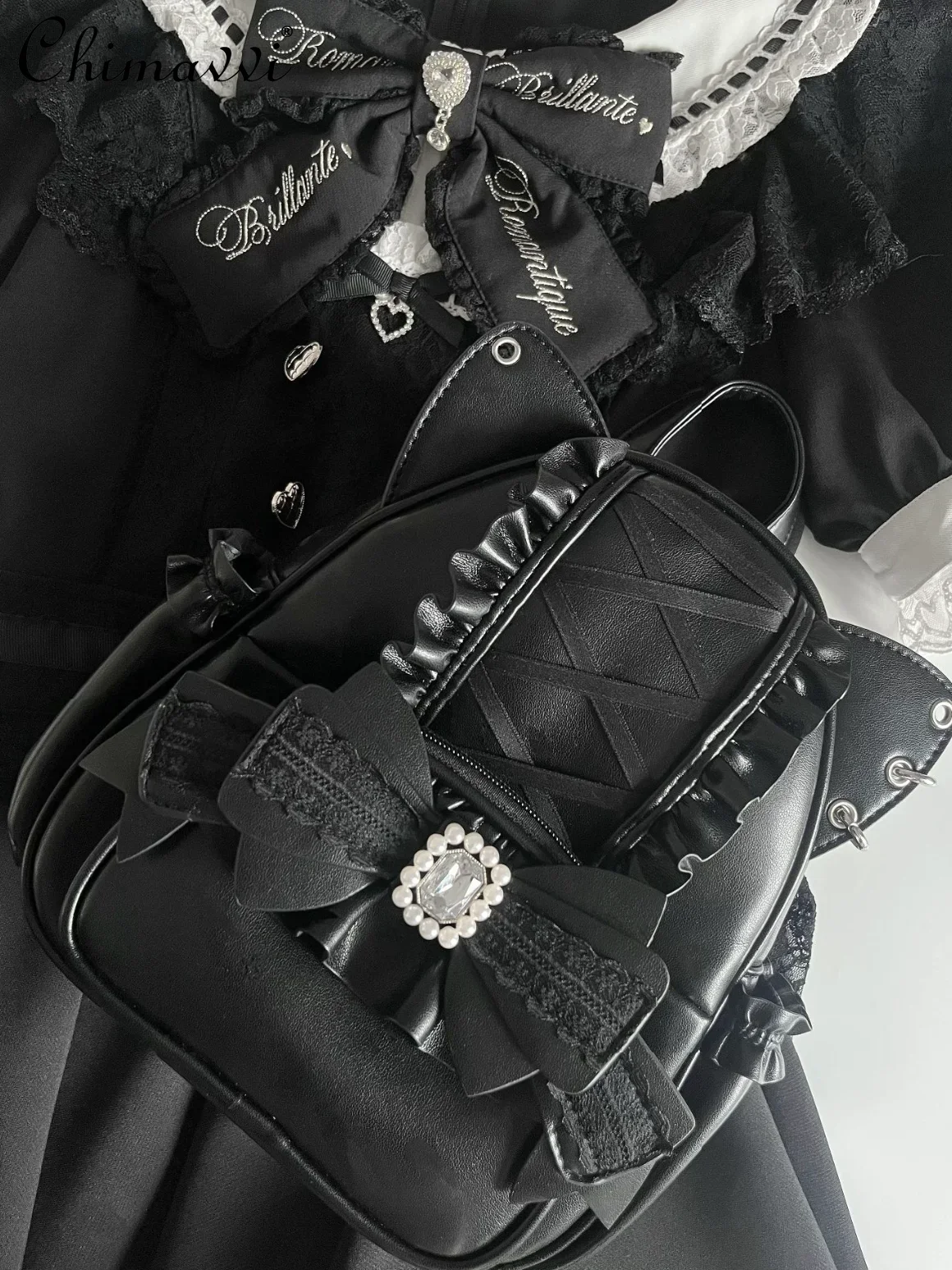 Женский рюкзак на молнии в японском стиле с кружевными вставками и бантом виде