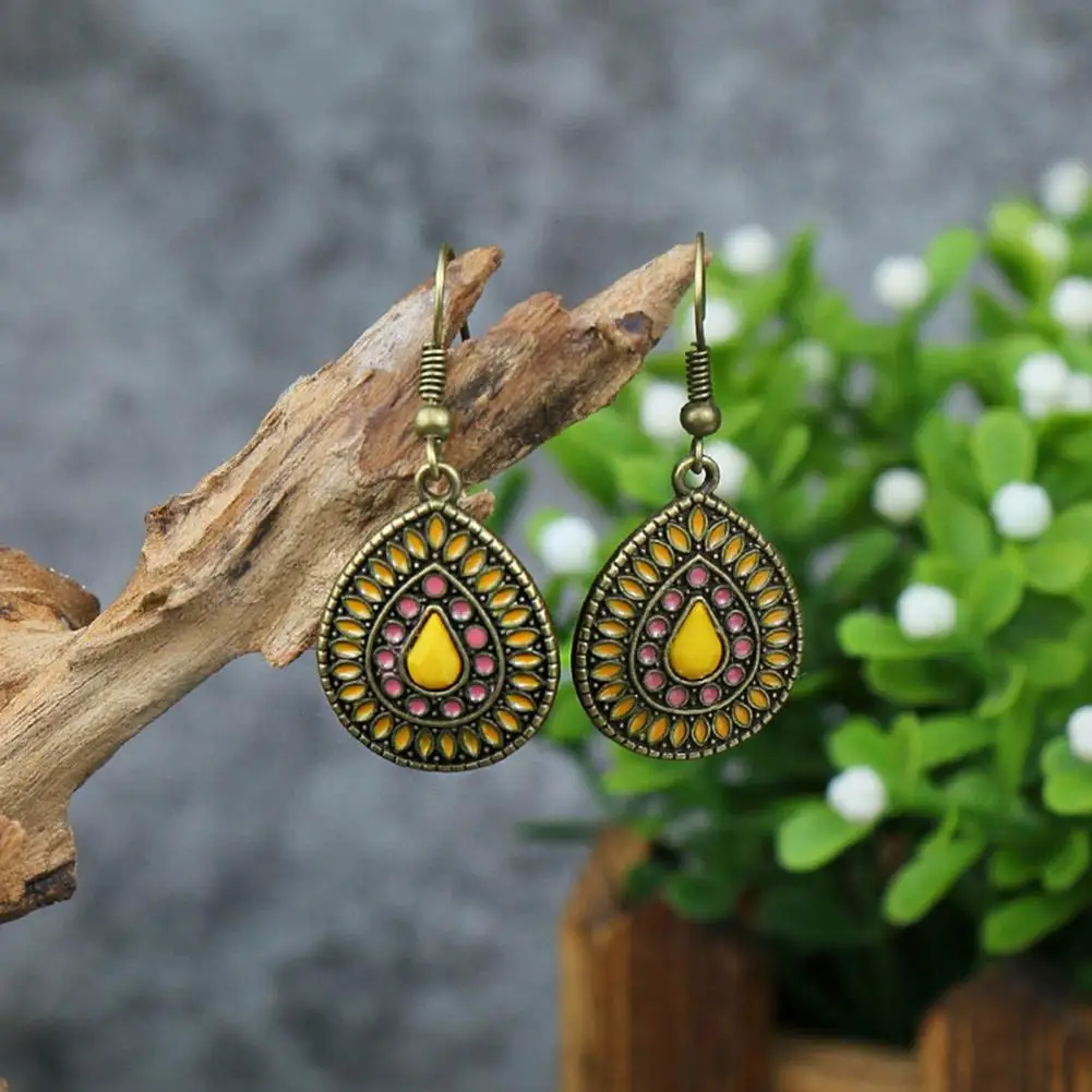 

1 Pair Ear Ornament Vivid Ultra-Light Non-Fading Dangle Hanging Ear Ornaments Ear Accessoies Ear Pendant for Lady