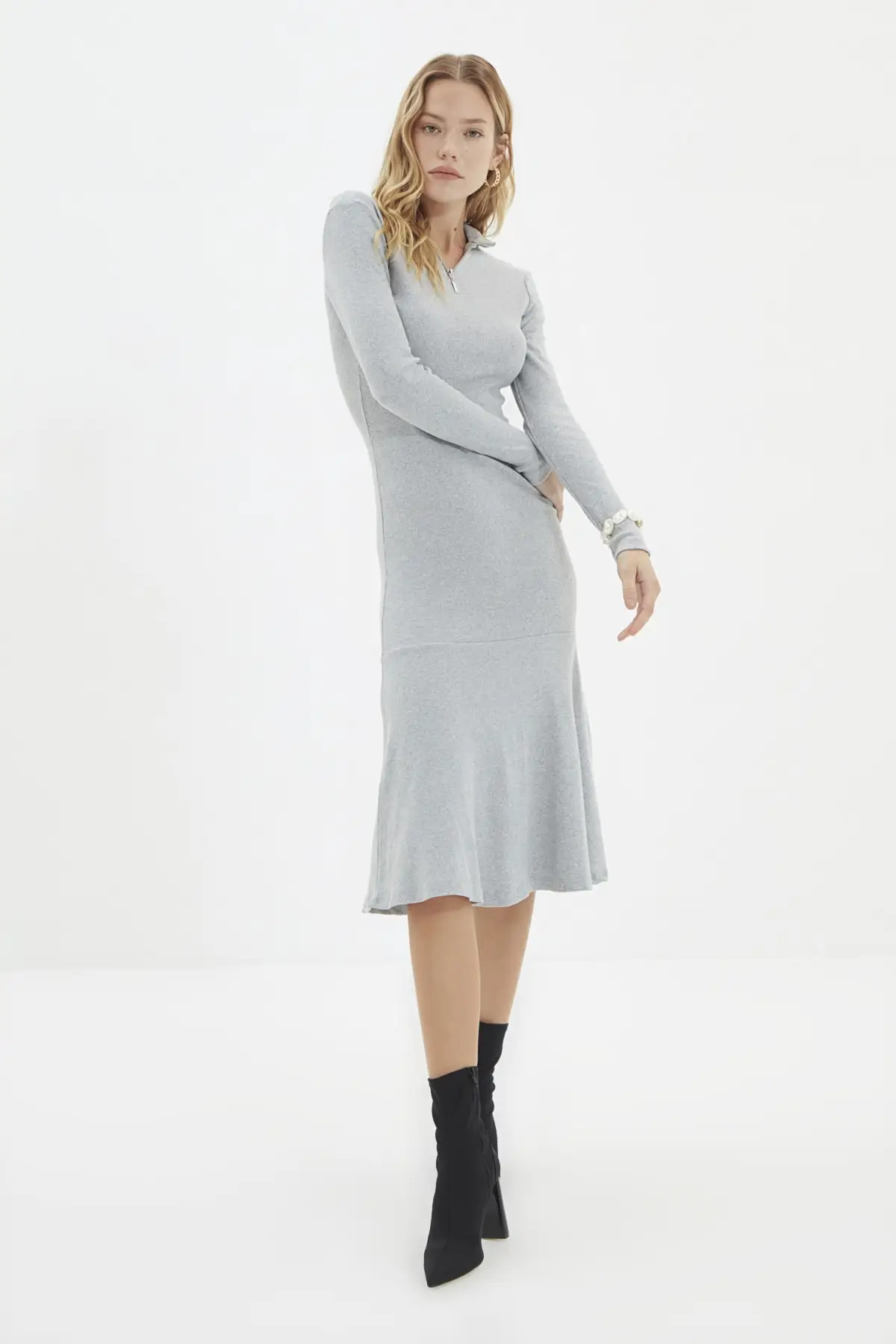 

Trendyol Ribbed Knit Dress TWOAW22EL1538