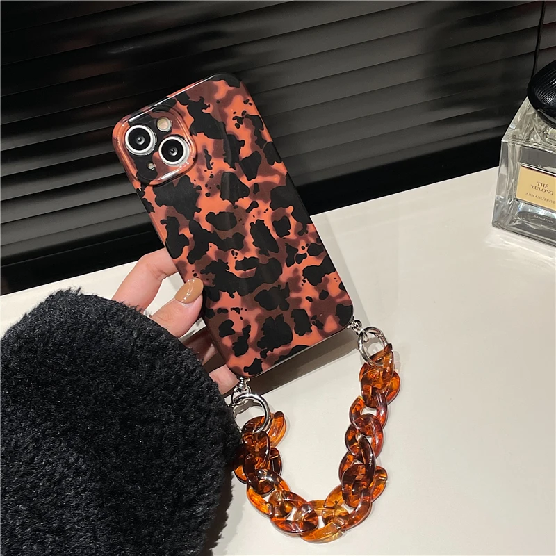 Retro amber texture crystal chain bracelet phone case For iphone 11 13 12Pro 14 14pro Max Leopard silicone protective cover
