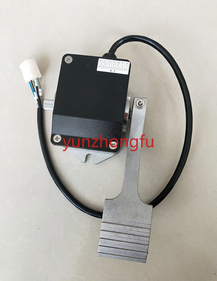 Электрический вилочный погрузчик