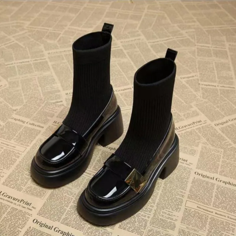 Женские зимние короткие ботинки с металлической пряжкой на мягкой подошве