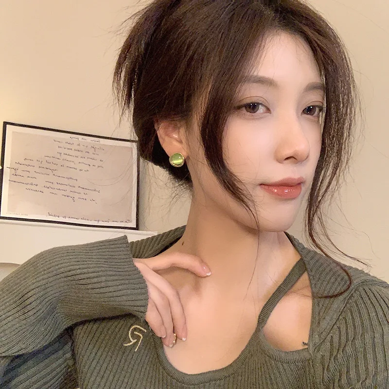 Серьги привлекают белые весной и летом Ins свежий нишевый дизайн катушка от