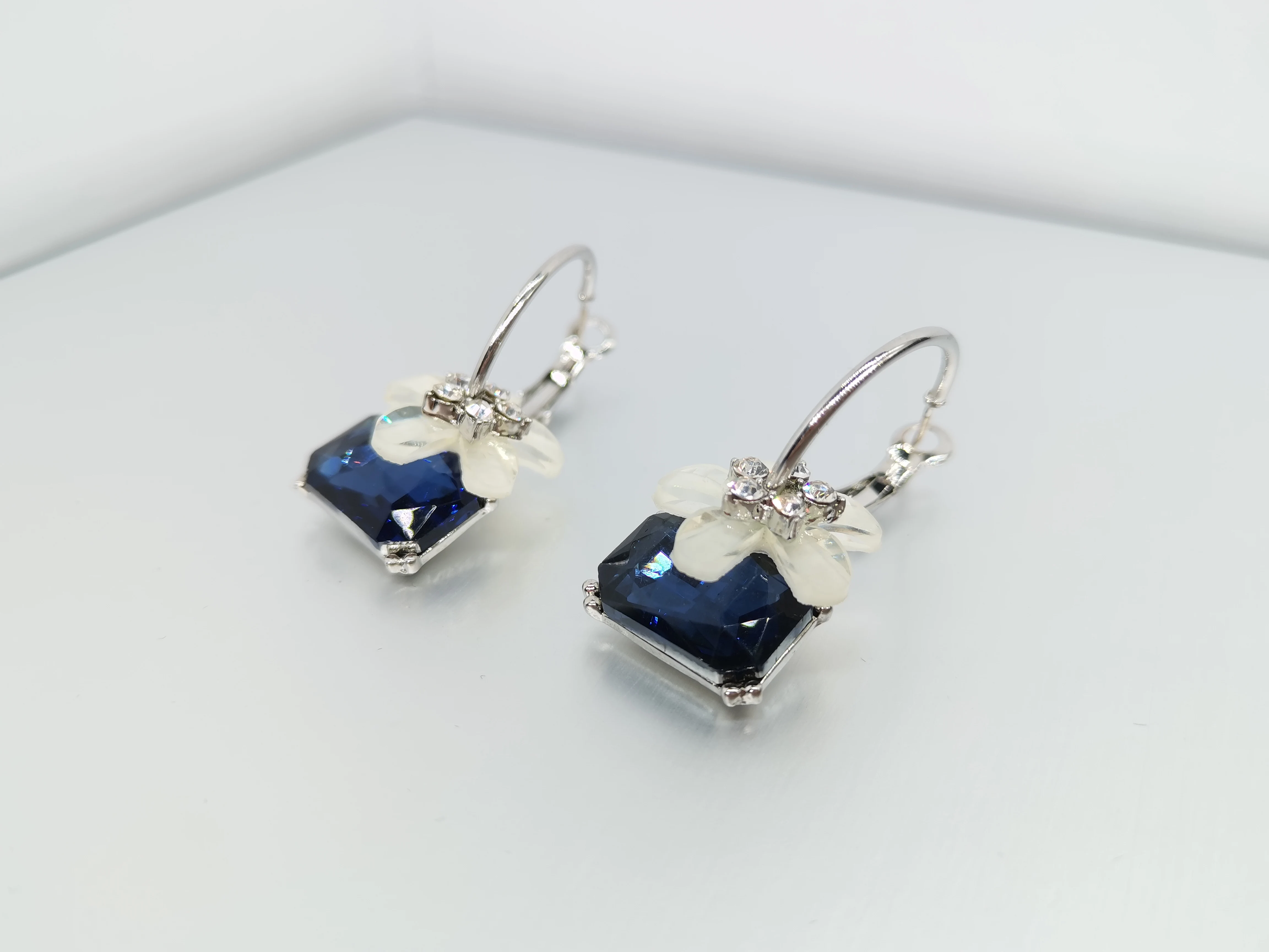 

Женские серьги-кольца из серебра 2022 пробы с фианитами