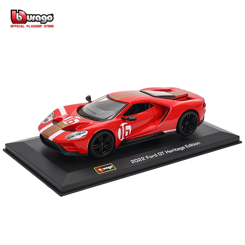 Модель автомобиля Bburago из сплава 1:32 2022