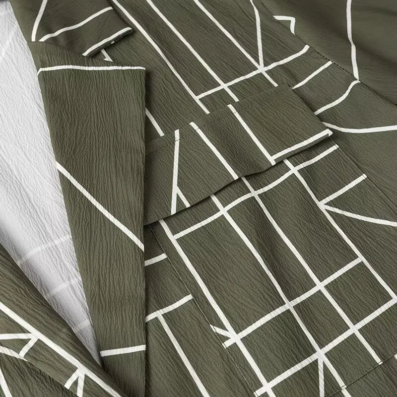 Женский брючный костюм с широкими штанинами и молнией геометрическим принтом