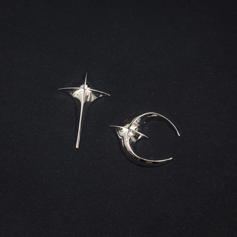 Худи с металлическим логотипом и звездами луной свободного покроя