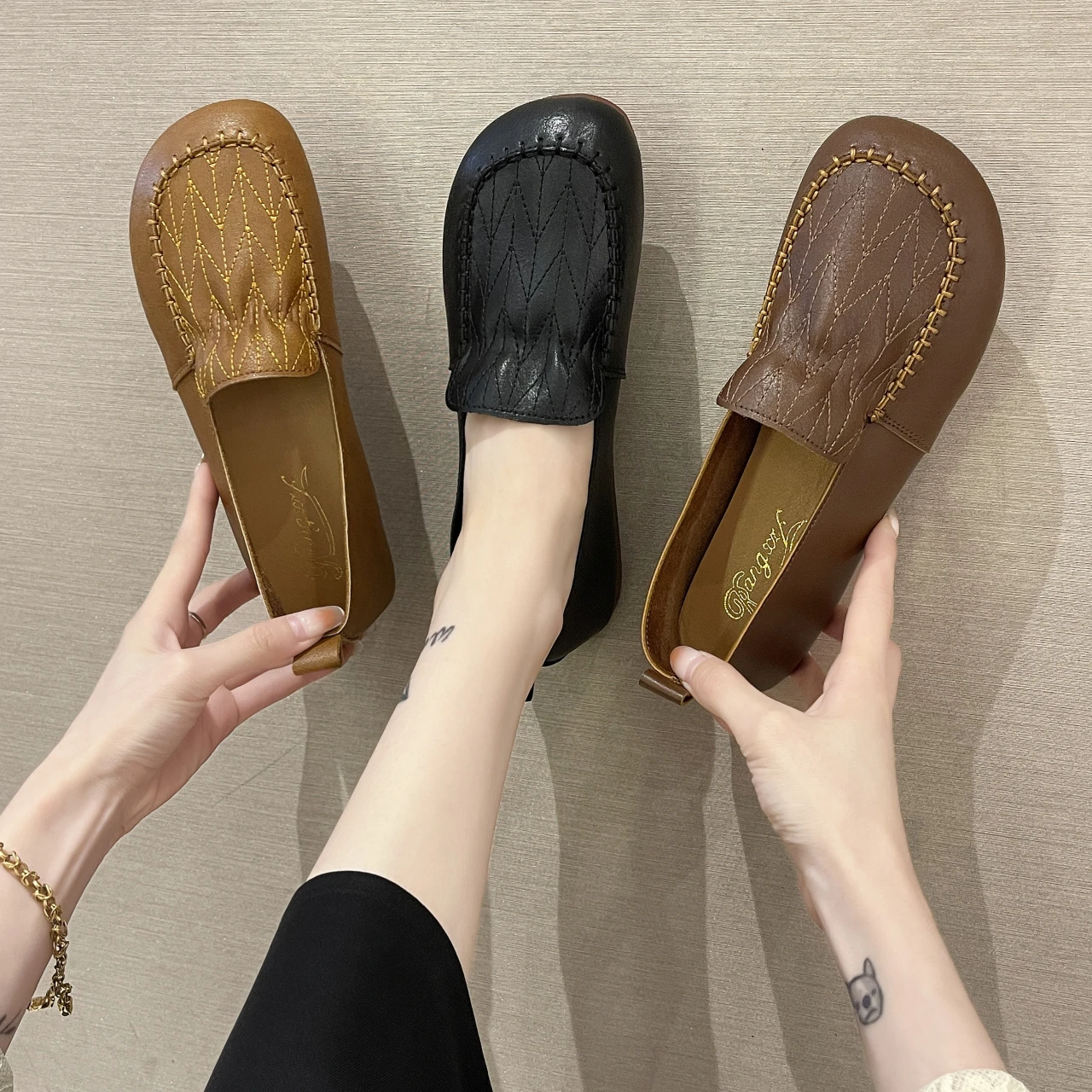 

2020 New Large Women's Leather Shoes with Beef Tendon Soft Sole Spring Autumn Flat Bottom Mother Pregnant Women Nurse PU Shoes