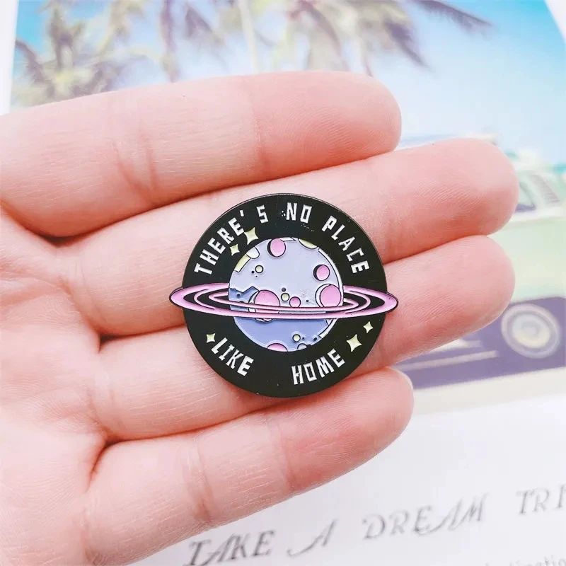 

Promotional Badges Cartoon Round Space Cosmic Planet Trajectory Brooch Interesting Alloy Badge Backpack Accessory Gift