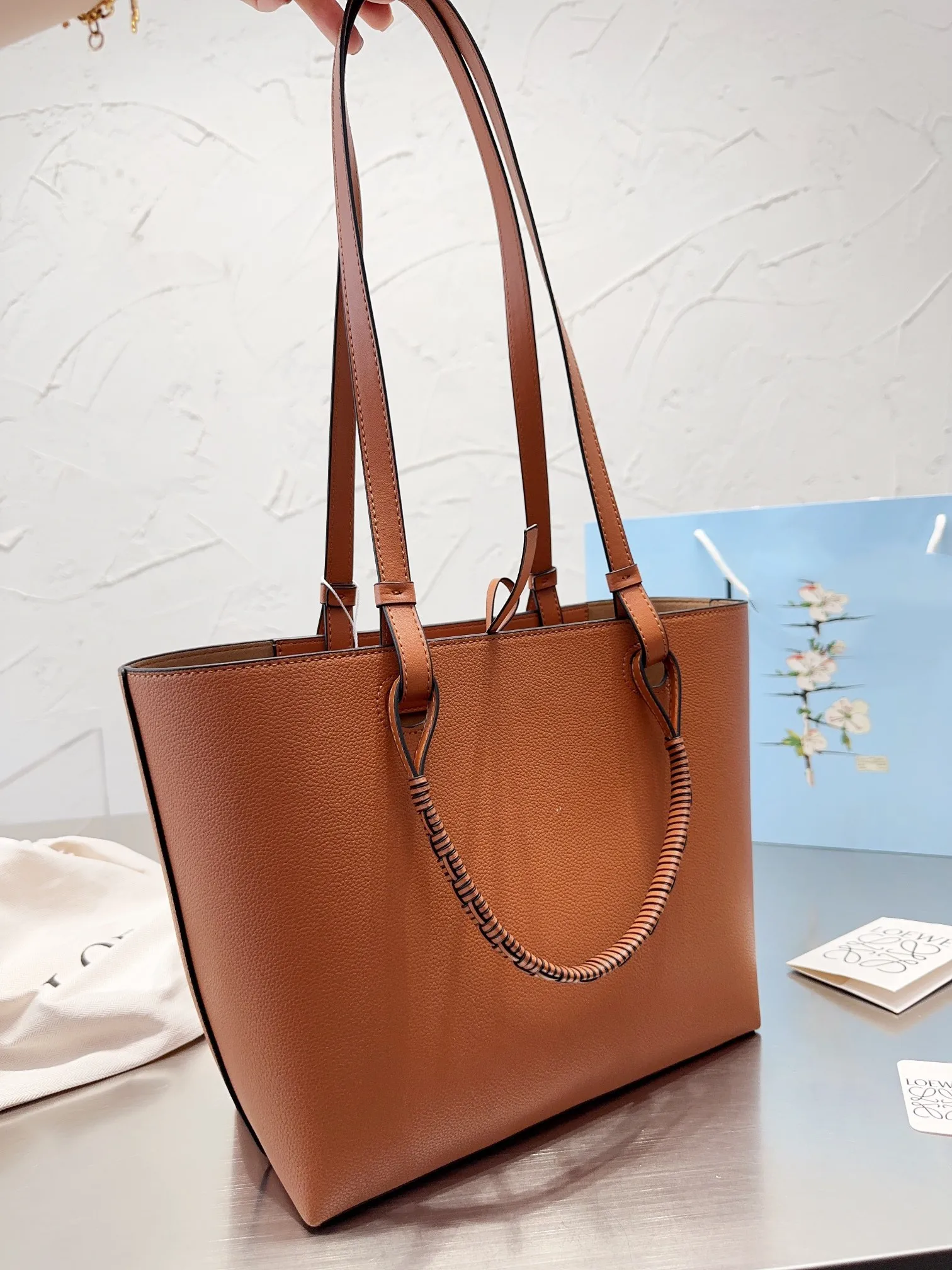 

New Brand Luxury Designer Gate Knitted handle Commuting Tote Bag Anagram Embossed And Printed Logo Leather Size:30cm