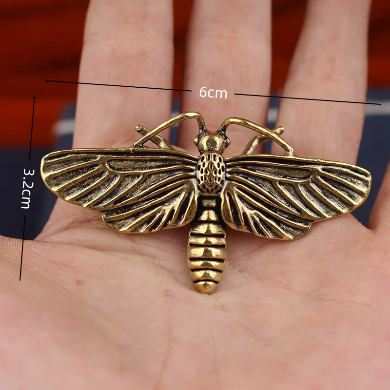 

Бронзовая скульптура бабочки