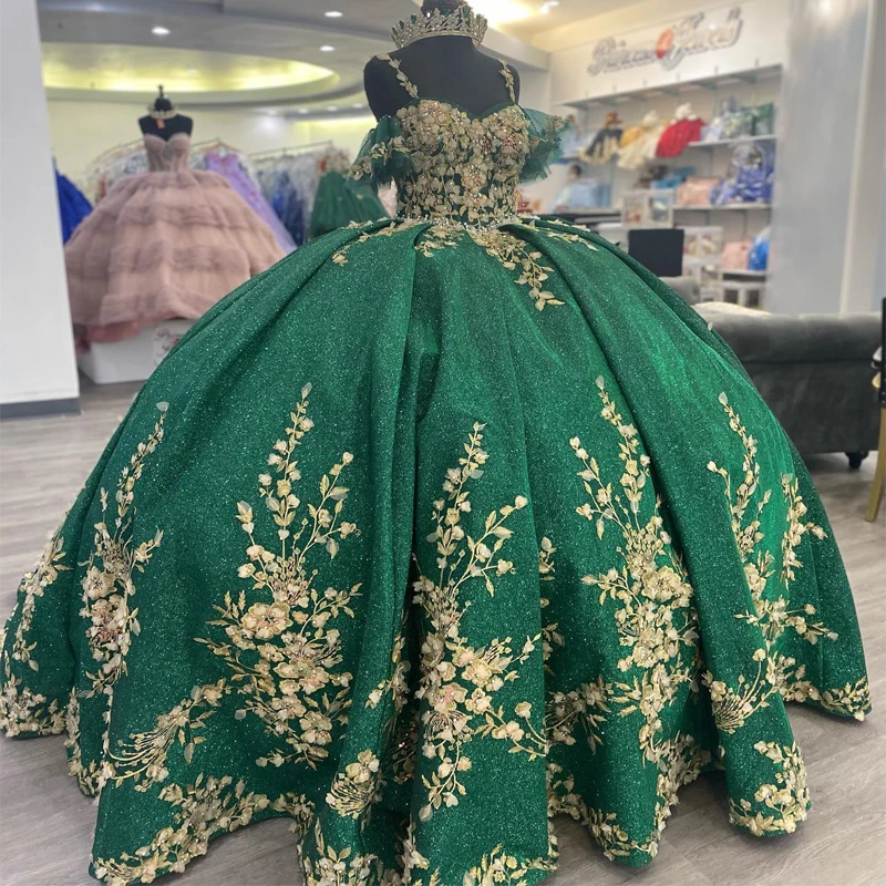 

Блестящее бальное платье изумрудно-зеленого цвета с золотистой аппликацией, 15 лет