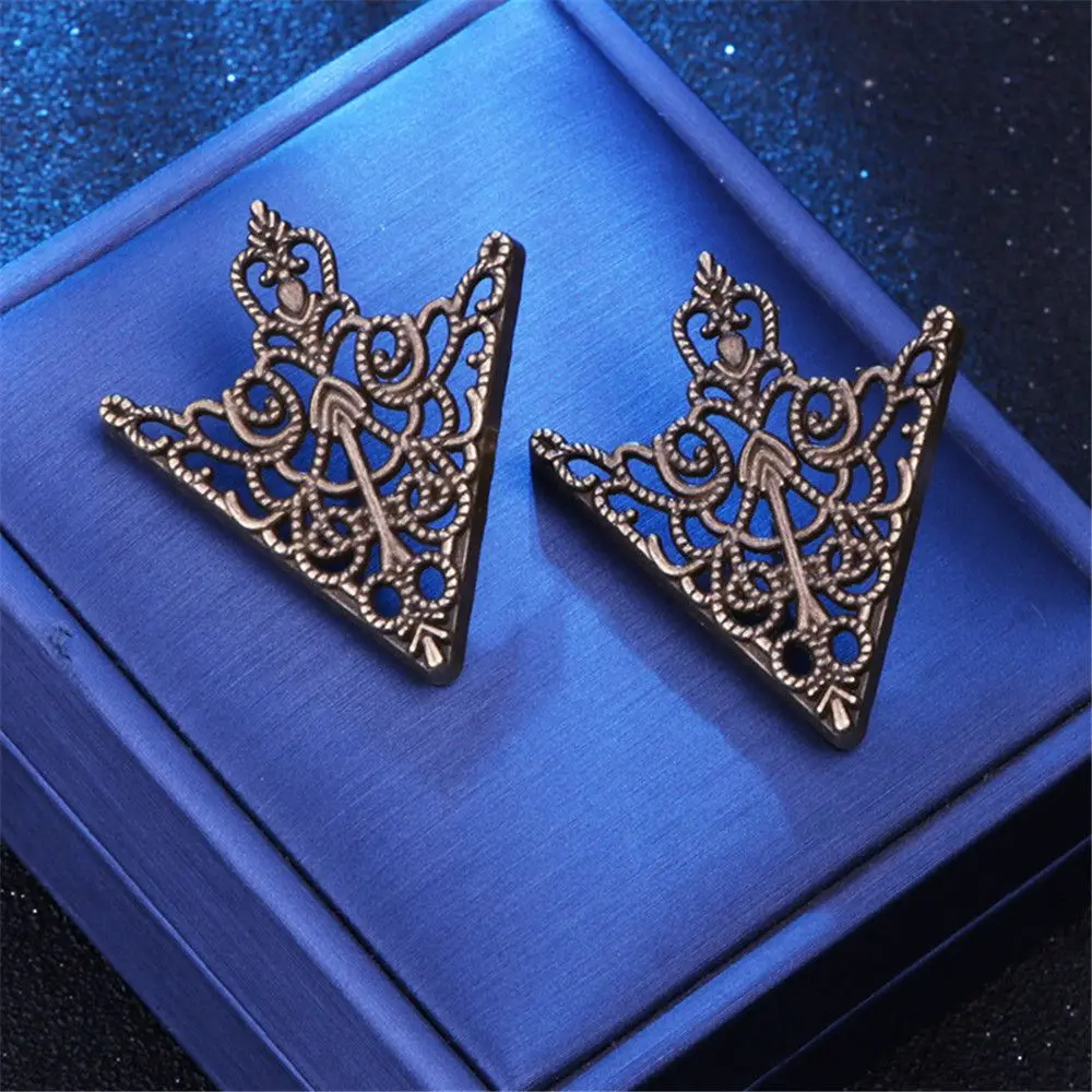 

Fashion Party Hollowed Out Activity Clothing Accessories Crown Triangle Pins Corner Badge Brooch For Women|Men