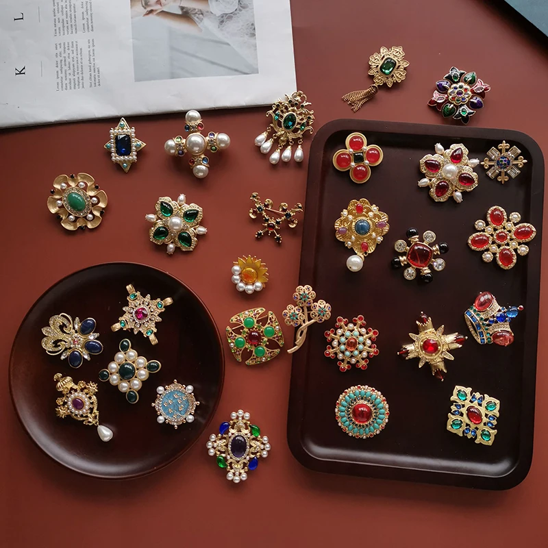 

Rhinestone Retro Hollow-out Brooches For Resin Pendant Jewelry Vintage Flower Weddings Party Casual Brooch Pins Gifts