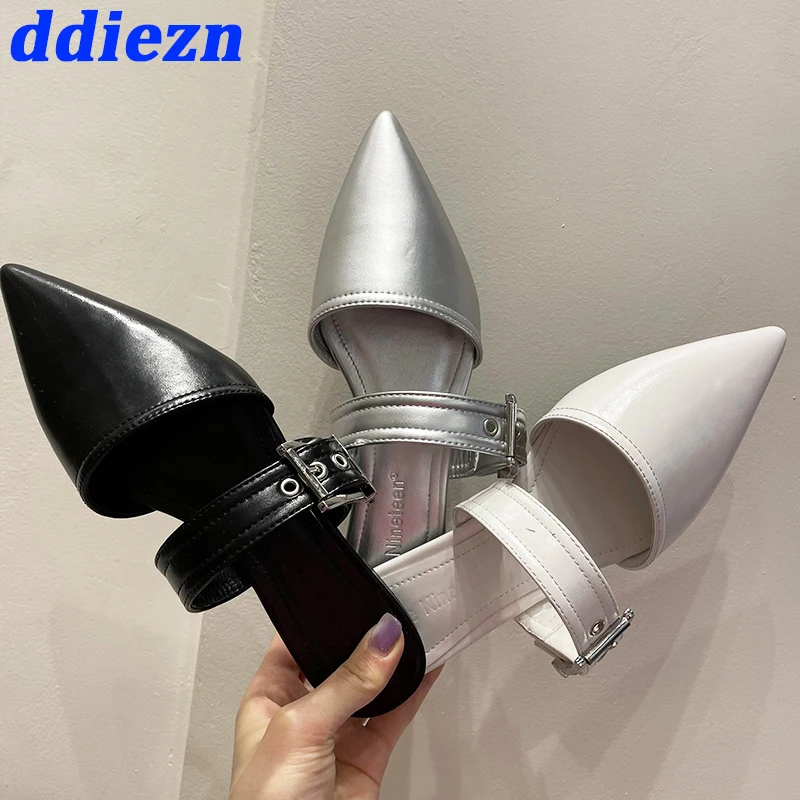 

Шлепанцы женские на плоской подошве, сланцы, заостренный носок, застежка, пряжка, мюли, сандалии, модель 2023