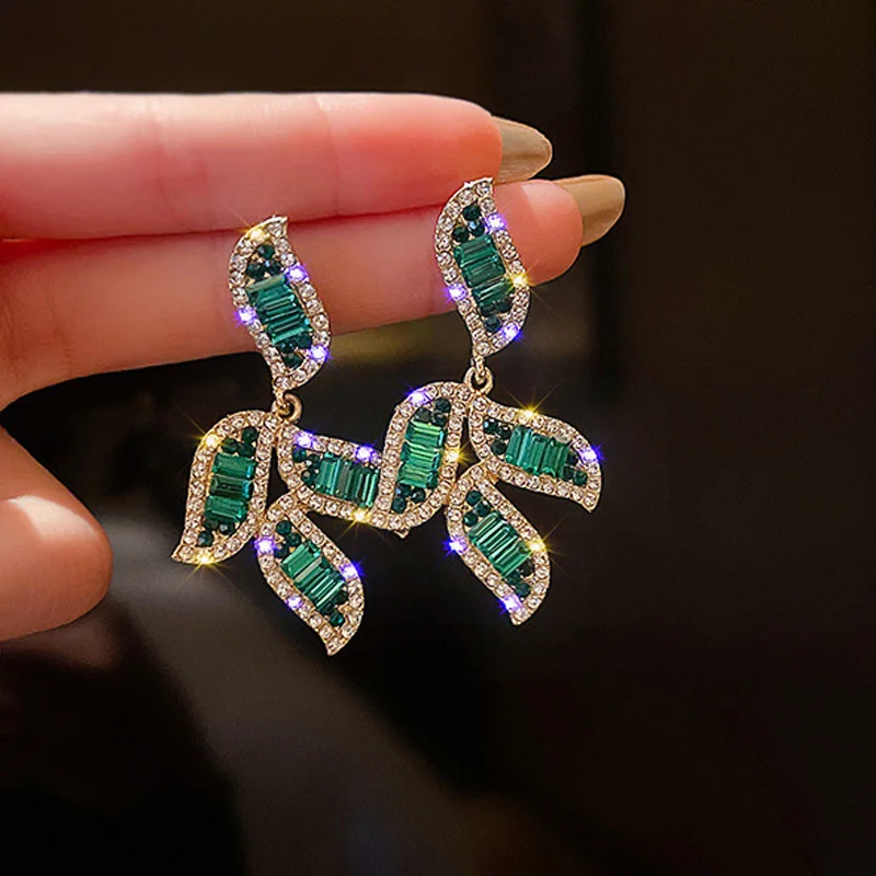 

Vintage Green Crystal Leaf Long Tassel Earrings for Women New Trendy Full Rhinestone Dangle Earrings Statement Jewelry