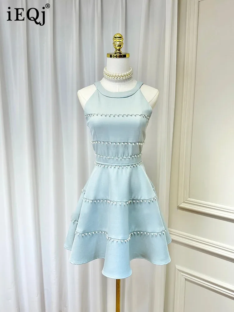 Женское длинное платье без рукавов с открытыми плечами