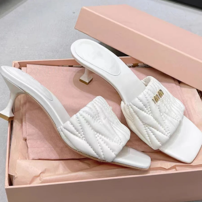 2023 High Quality MUI Home Summer Fashion Anti Slip Square Head Letter Flat Bottom External Wearing Slippers Female