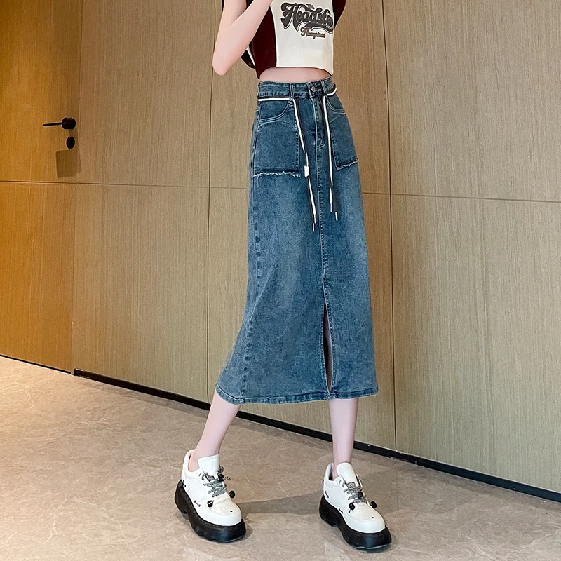 Real time photo of women's high waisted jeans retro blue casual 2023 new spring and autumn new retro mid length buttocks skirt