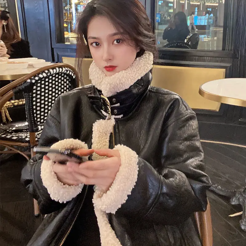 

Женская флисовая куртка из ПУ кожи, с карманами