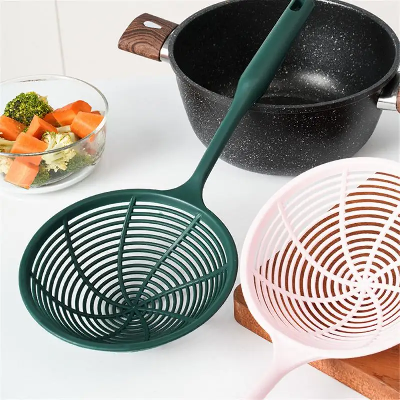

Hanging High Temperature Resistant Noodles Dumpling Strainer Long Handle Large Filter Strainer Long Handle Spoon Plastic