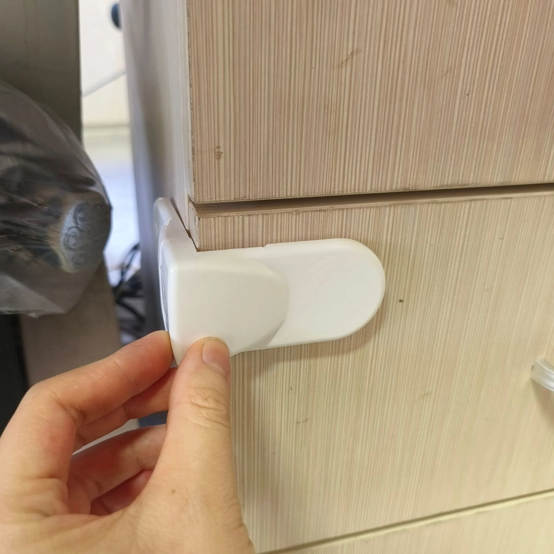 1pcs children's locker lock, baby safety lock, children's home drawer cabinet door refrigerator anti-clip lock