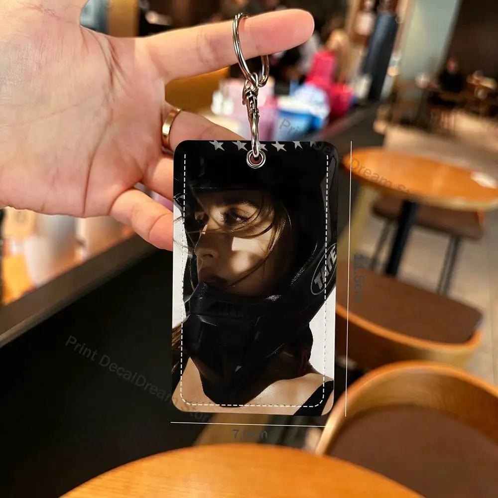 Фото Брелок-держатель для ключей Singer T-Tate McRae, держатель для банковских, деловых и рабочих карт, защитный чехол для студенческих и проездных карт №3