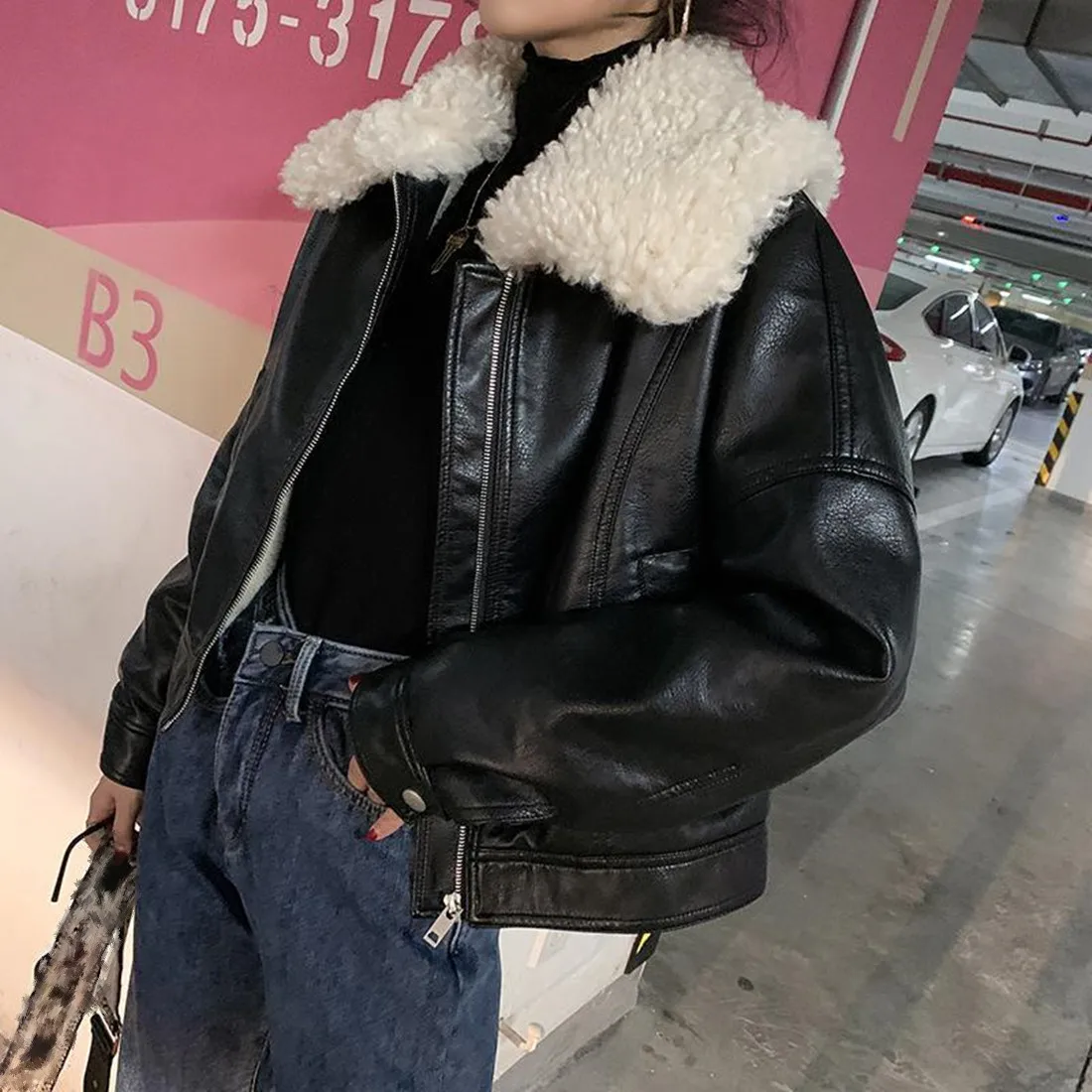 

New Vintage Winter Leather Jacket Women Black Biker Coat Female Windbreak 2021 Lamb Fur Collar Thick Jacket