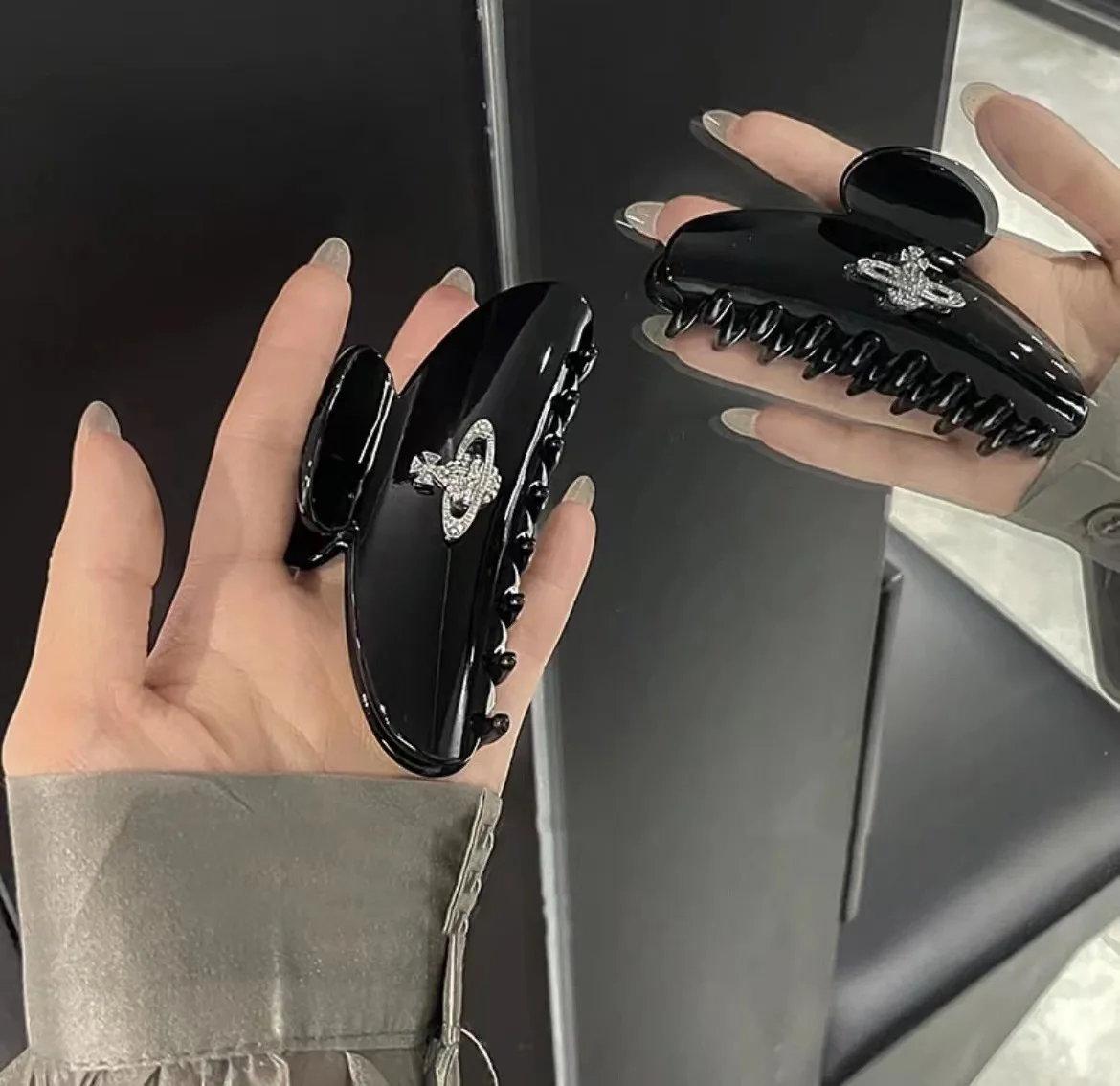 

Full Of Diamonds Saturn Shark Clip French Retro Temperament Gentle Lazy Fashionable High-End Grasp Clip Headwear Hairaccessories