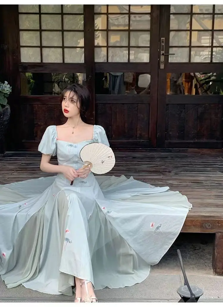 

2023 Super Large Hemline Spliced Square Neck Bubble Sleeve Contrast Fishtail Princess Dress Sweet