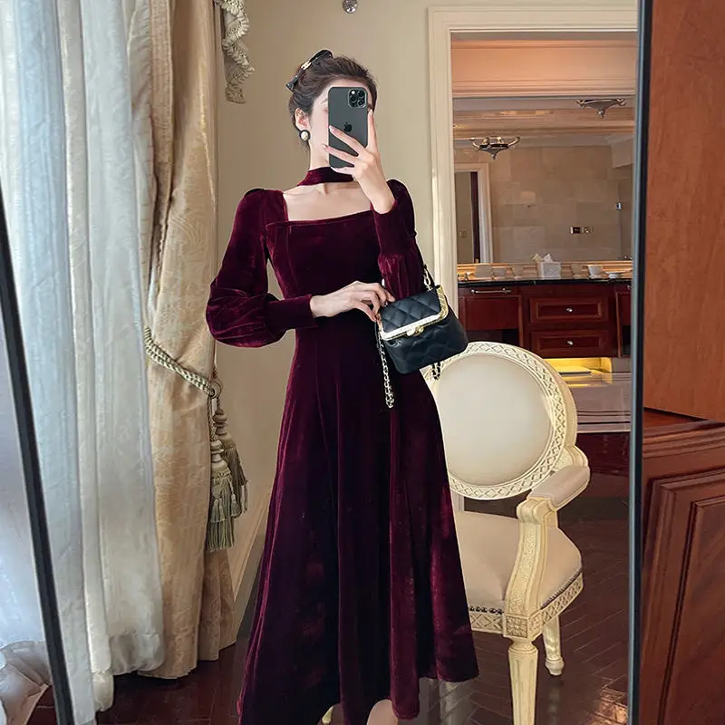 

Sexy dress 2022 new female French retro square collar waist office ladies gold velvet autumn and winter women's clothing