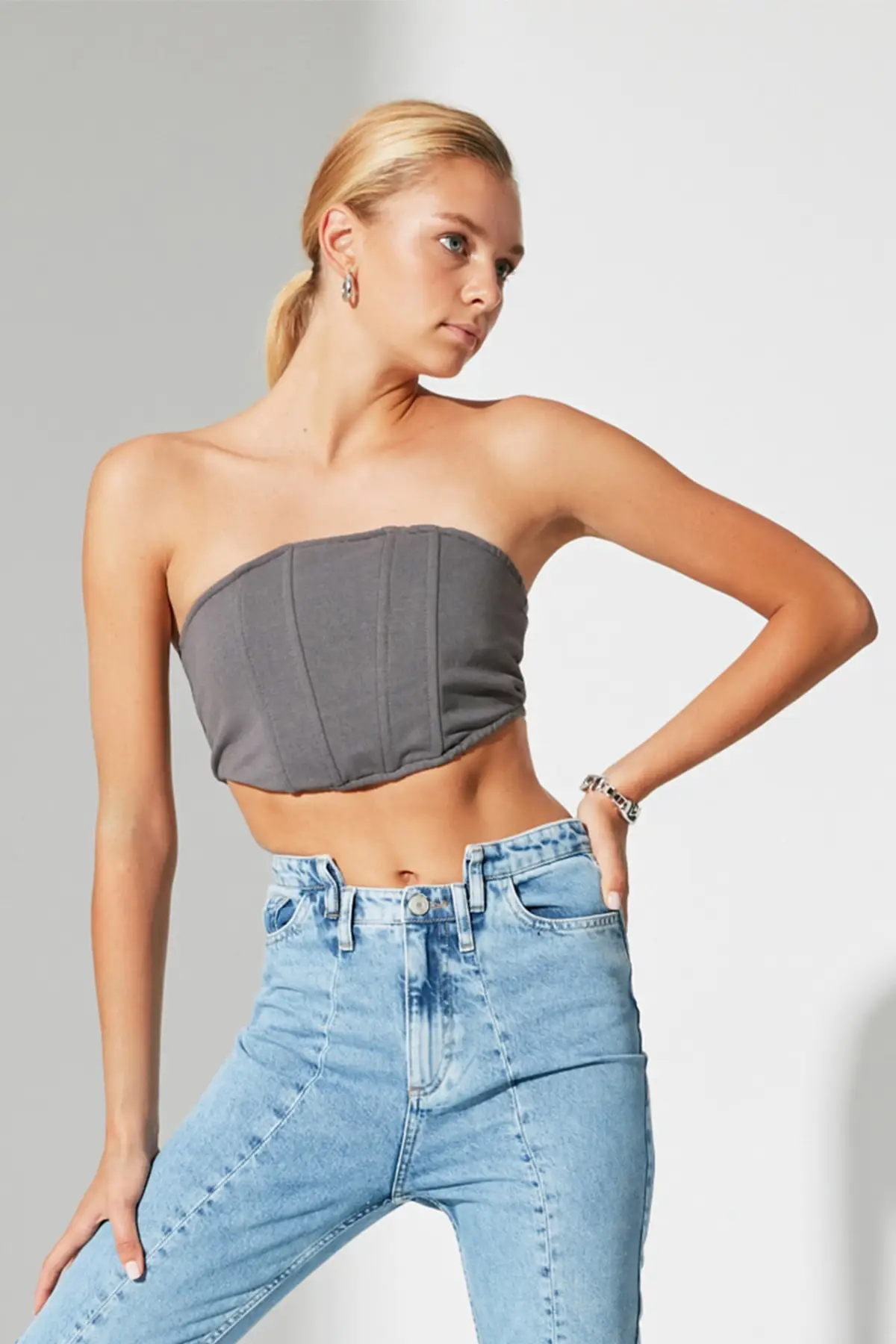 

Trendyol Crop Underwire Knitted Blouse TWOAW22BZ0392