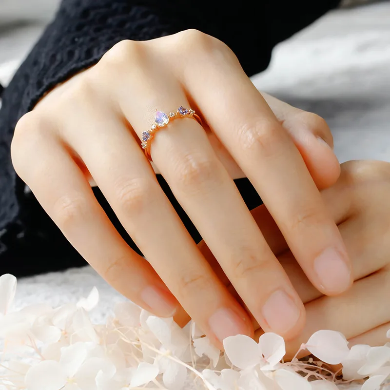 Женское кольцо из серебра 925 пробы с танзанитом