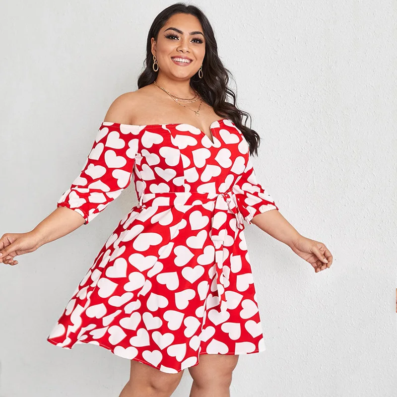 Рисунок 3 - Красное женское платье с принтом в виде сердца
