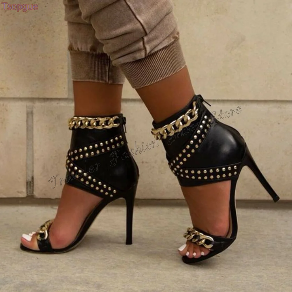 Черные босоножки с декором в виде цепочки и заклепками молния сзади туфли на