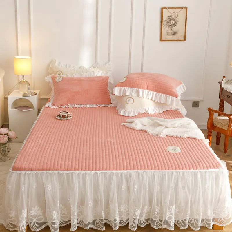 

Milk Velvet Bed Skirt Bedspreads for Bed with Lace Thickened Warm Queen Size Quilted Soft Bed Cover King with 2 Pillow Shams