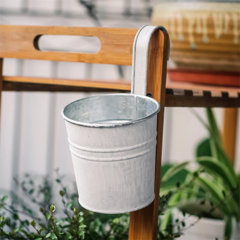 Подвесной цветочный горшок прочный в минималистическом стиле железный