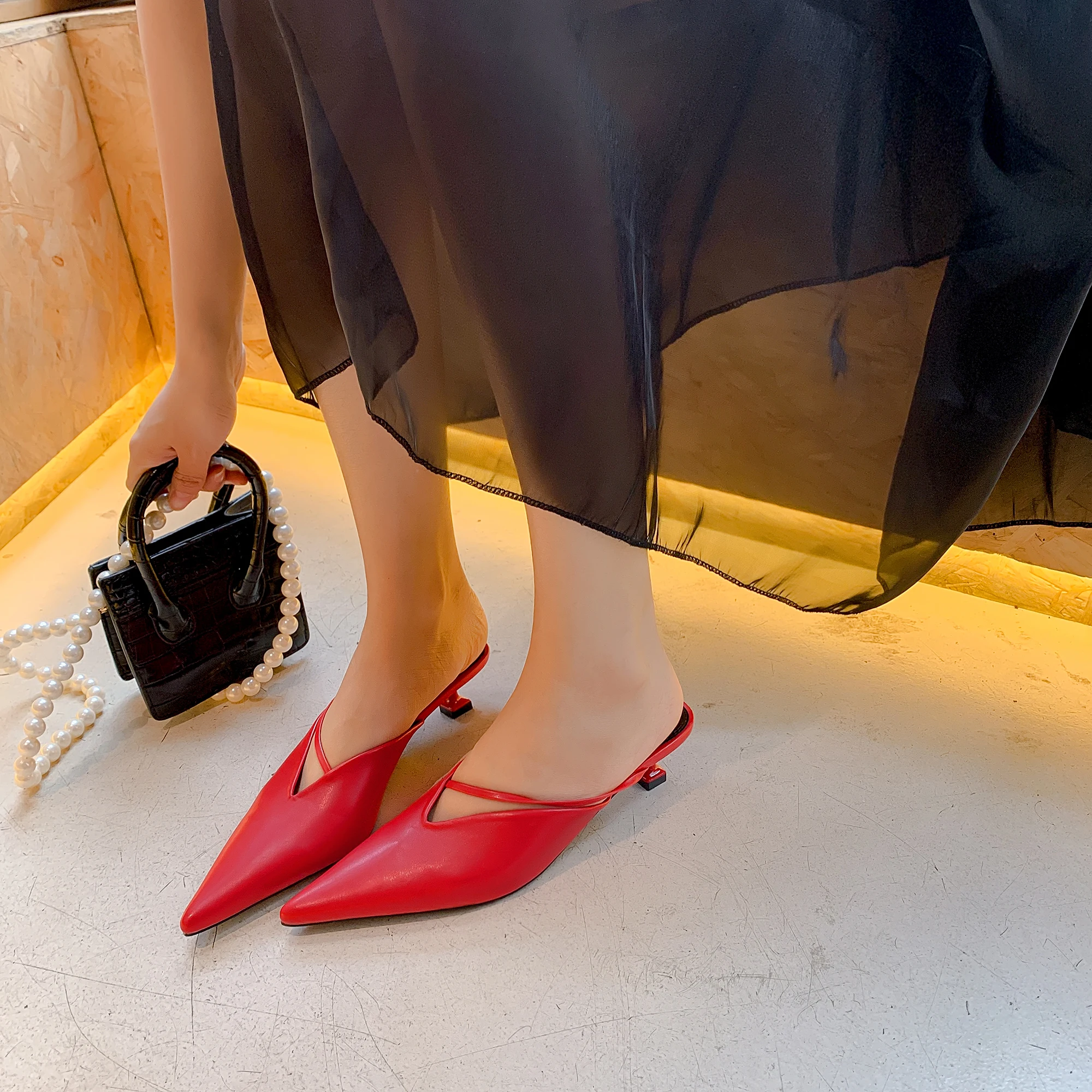 

Pointed Toe Women Slippers PU Leather Black Beige Red Thin Low Heels Hollow Design 2022 New Arrivals Party Dress Flip Flops