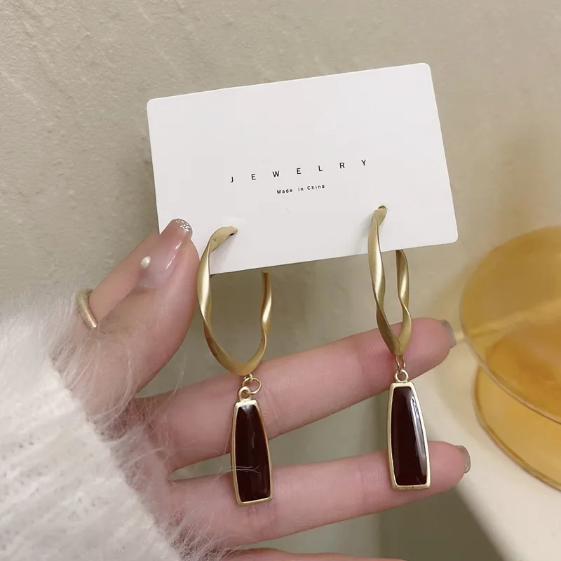 

Новые винно-красные яркие серьги, матовые винтажные женские модные серьги, эстетические ювелирные изделия, оптовая продажа