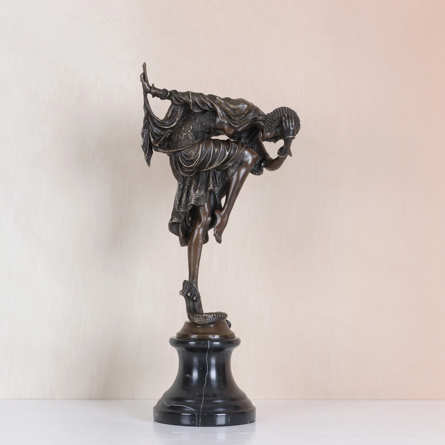 Бронзовая статуя танцовщицы ATLIE