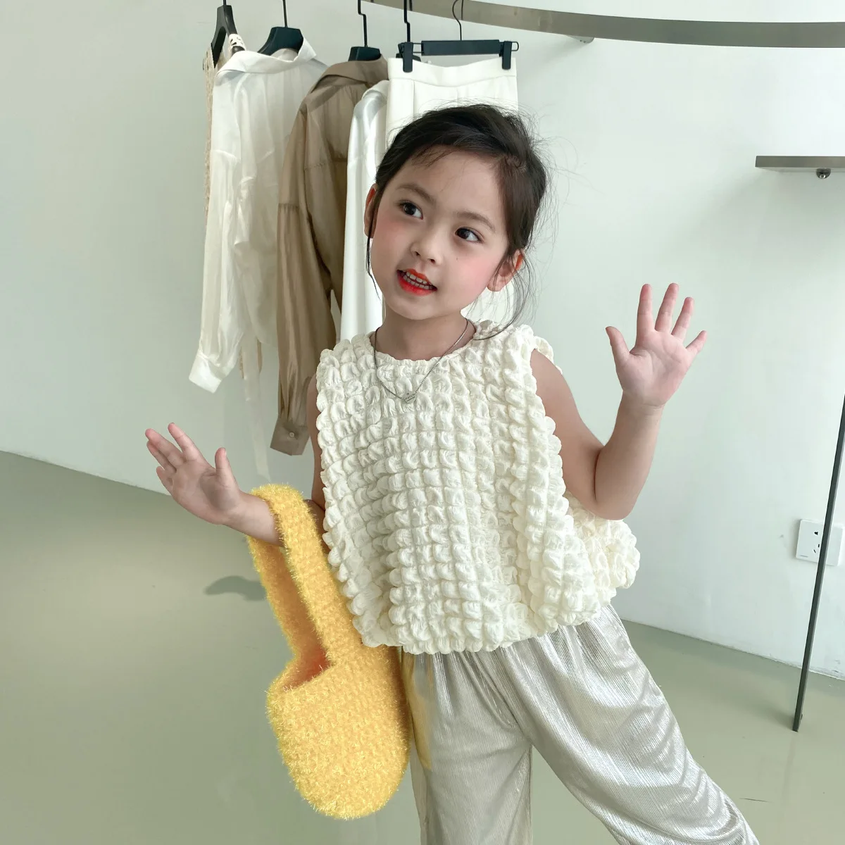 

Fashion girls loose sleeveless Tops 2-7 years Kids short style Tees