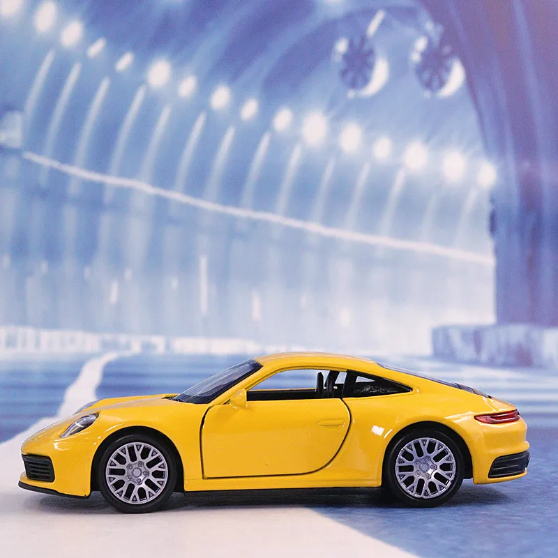 Модель автомобиля из металлического сплава в масштабе 1:36 Porsche 911 Carrera модель