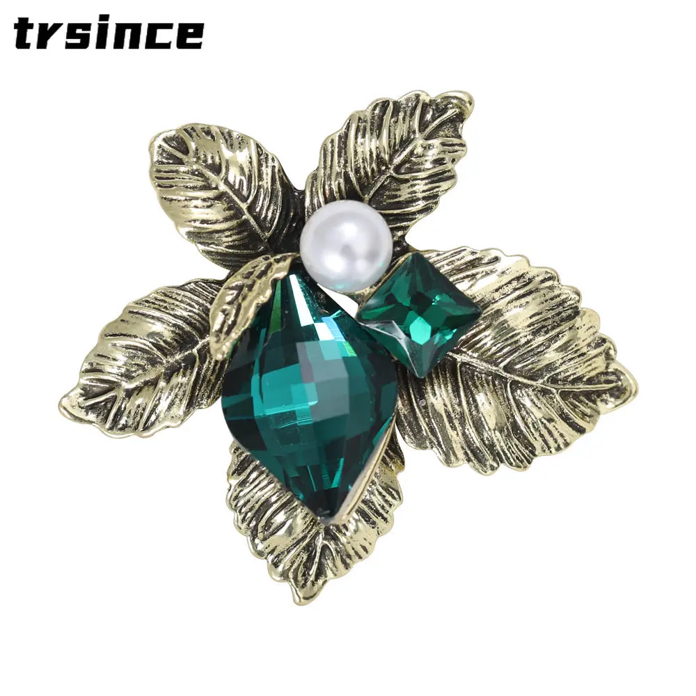

Vintage Crystal Flower Brooch Archaic Gold Color High-end Fashion Petal Pin Corsage Clothing Ornament Temperament Coat Suit Pins