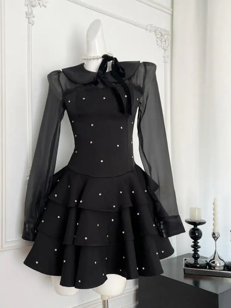 Осеннее винтажное элегантное праздничное мини-платье в черный горошек с